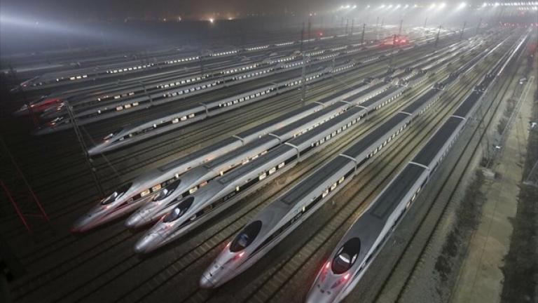 Κίνα: Τέθηκε σε λειτουργία από μια από τις μεγαλύτερες παγκοσμίως σιδηροδρομικές γραμμές υψηλής ταχύτητας