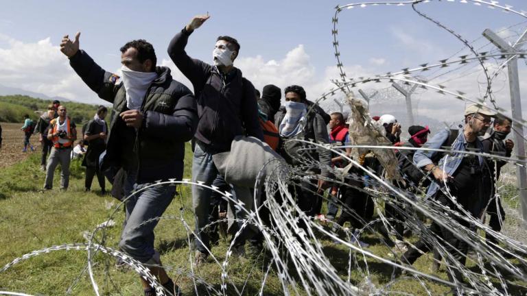 Ειδομένη: Άγριες συγκρούσεις προσφύγων-αστυνομίας της ΠΓΔΜ (βίντεο-φωτο)