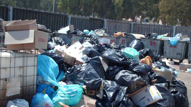 Παραμένουν τα σκουπίδια στους δρόμους μέχρι νεοτέρας... - Ακαρπη η συνάντηση Σκουρλέτη - ΠΟΕ - ΟΤΑ