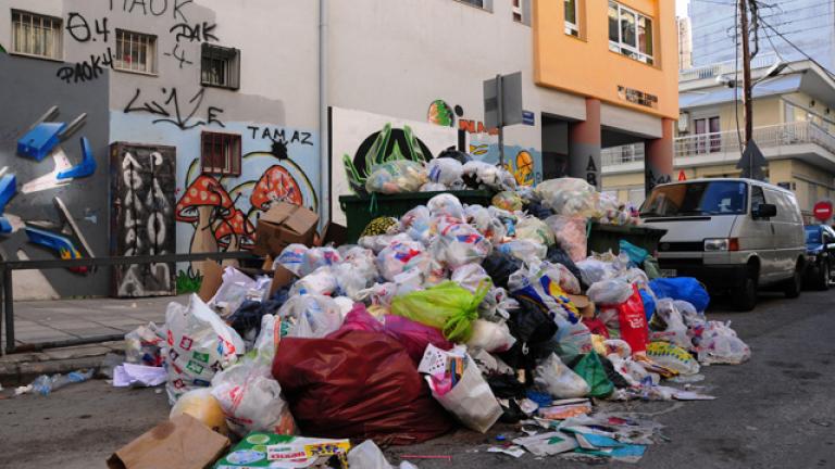 Θεσσαλονίκη: "Βουνά" σχηματίζουν τα σκουπίδια στην πόλη