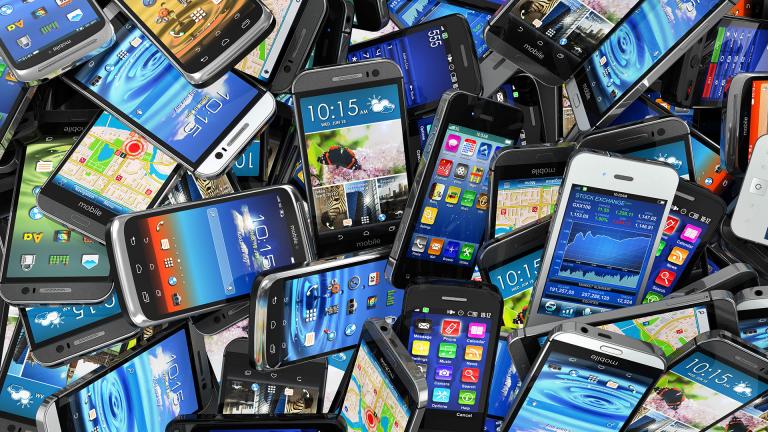 Τα smartphones μάς αποσπούν την προσοχή και μας καθιστούν λιγότερο αποτελεσματικούς εν ώρα εργασίας