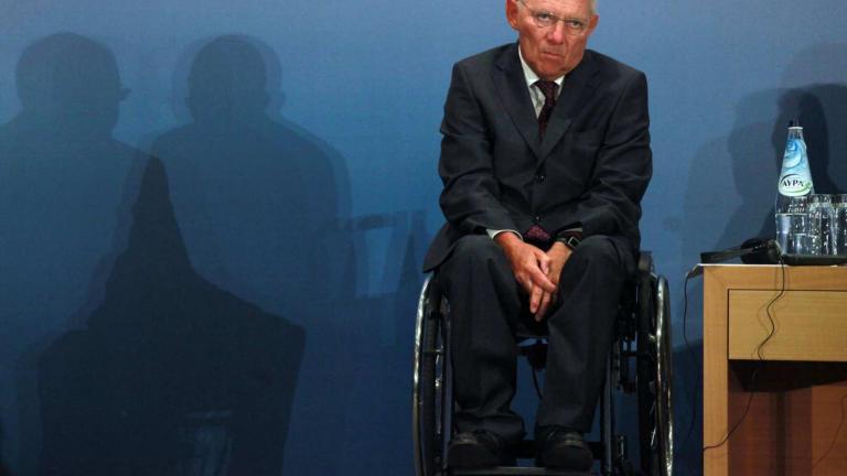 Καυστικός ο Σόιμπλε: «Θα μου στήνουν μνημεία στην Ελλάδα»