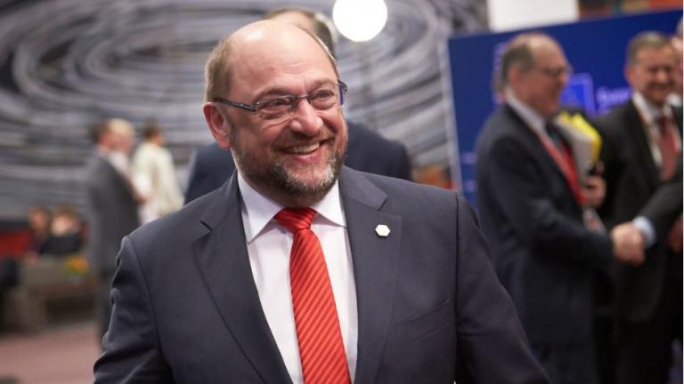 Σουλτς: Τα κοινοβούλια να ελέγχουν περισσότερο τους δανειστές