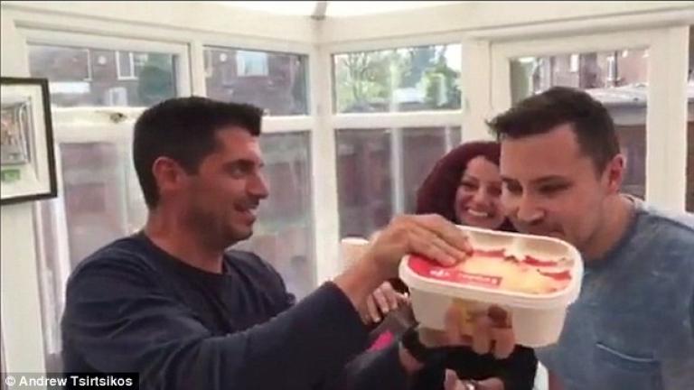 Delivery 2263 μιλίων: Μετέφερε σουβλάκια πακέτο από το Κρανίδι στο Hull!