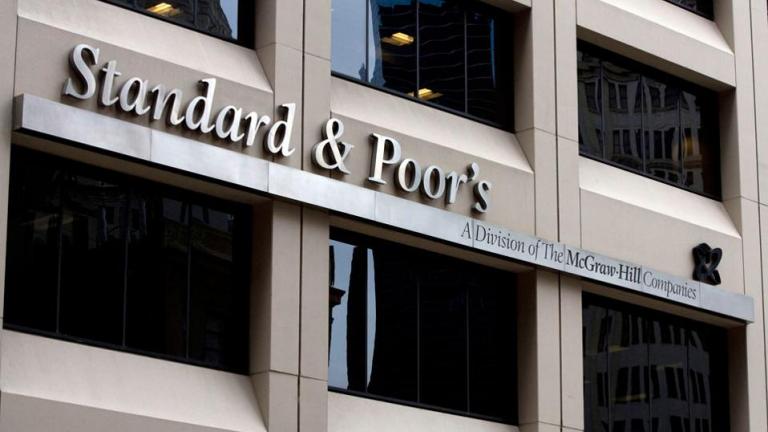 Έκθεση της Standard & Poor's τοποθετεί στην υψηλότερη κατηγορία ρίσκου τις ελληνικές τράπεζες- Η καθυστέρηση ολοκλήρωσης της αξιολόγησης  και η πολιτική αβεβαιότητα "γονατίζουν" τα τραπεζικά ιδρύματα