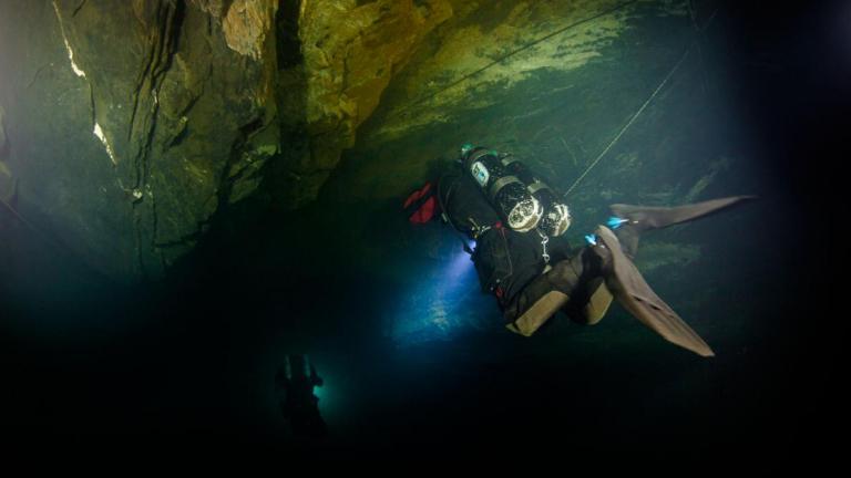  Νέο παγκόσμιο ρεκόρ βάθους νερού 404 μέτρων σε σπήλαιο της Τσεχίας