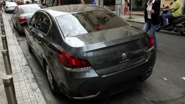 Η Τροχαία πήρε τις πινακίδες του αυτοκινήτου του υπουργού Οικονομίας Γ. Σταθάκη