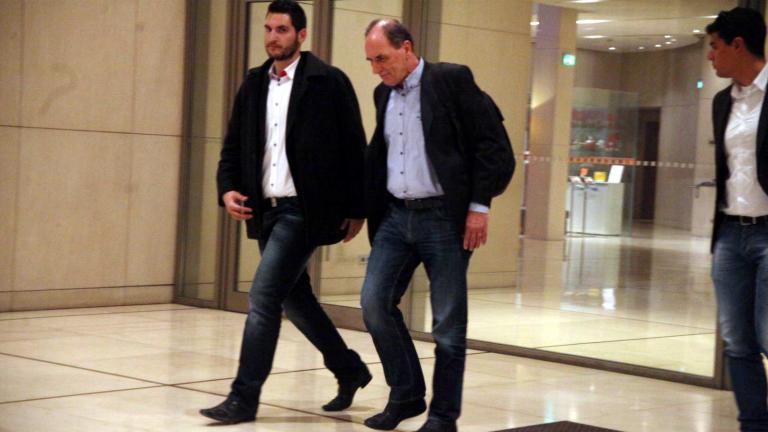 Σε εξέλιξη η συνάντηση με τους θεσμούς