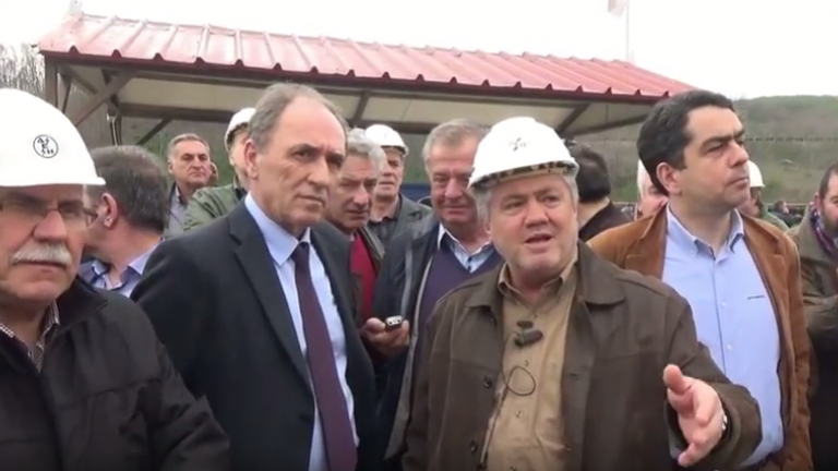 "Θερμή υποδοχή" του υπουργού Περιβάλλοντος και Ενέργειας από συνδικαλιστές και εργαζόμενους της ΔΕΗ στην Κοζάνη
