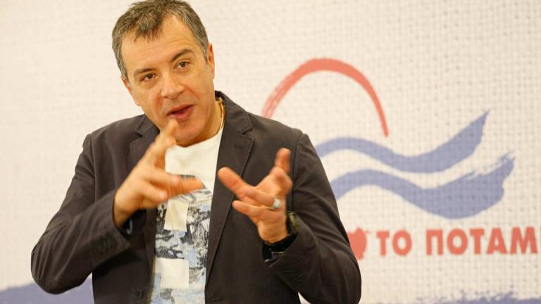 Την υποψηφιότητά του για την ηγεσία του κόμματος της Κεντροαριστεράς ανακοίνωσε ο Στ. Θεοδωράκης