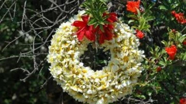 Πρωτομαγιά: Τα έθιμα, το μαγιάτικο στεφάνι και τα αρχέγονα λατρευτικά στοιχεία