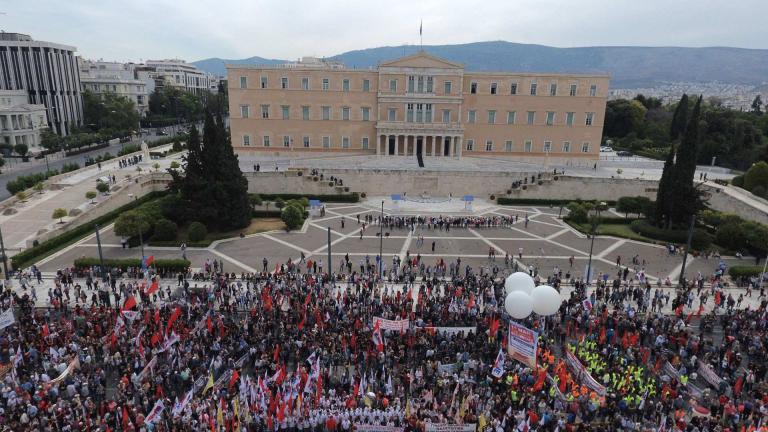 Με τις βραδινές συγκεντρώσεις κορυφώνονται οι διαμαρτυρίες σε Ασφαλιστικό - Φορολογικό 