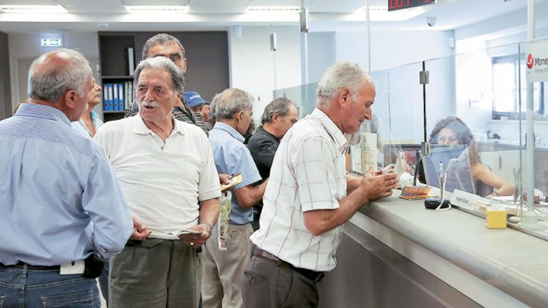 Παραδείγματα για το πώς θα υπολογίζεται η ανταποδοτική σύνταξη για τους ασφαλισμένους του Δημοσίου