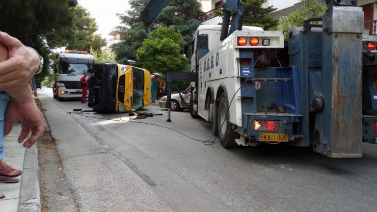 Ανατροπή σχολικού λεωφορείου στα Βριλήσσια 