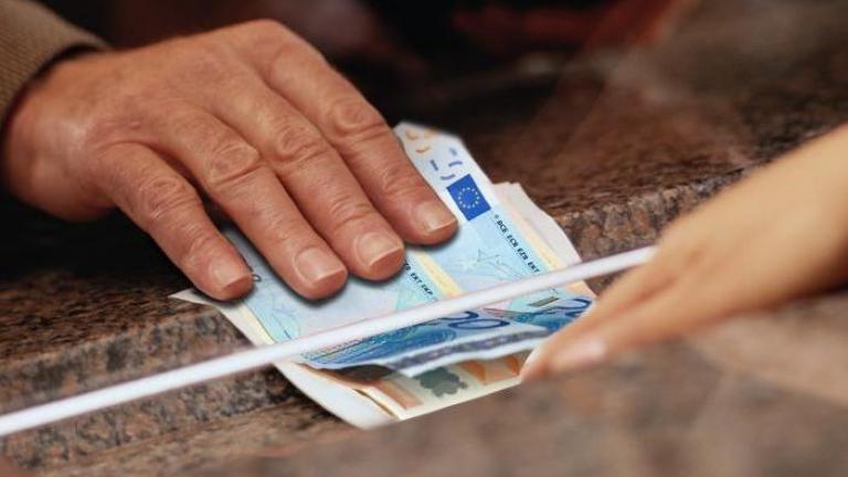 Ξεκινούν από αύριο οι μεγάλες μειώσεις εως 22% στις επικουρικές συντάξεις - Μεγάλοι χαμένοι οι Δημόσιοι Υπάλληλοι και οι Αστυνομικοί