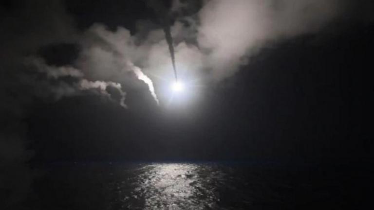 Βομβαρδισμός Συρίας: Οι ΗΠΑ έπληξαν αεροπορική βάση της Συρίας με 59 πυραύλους