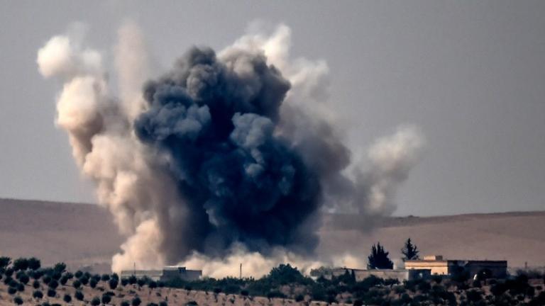 Τουρκικά μαχητικά έπληξαν στόχους του ISIS στα σύνορα με τη Συρία