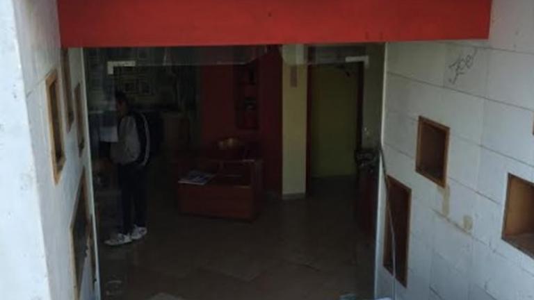 Φωτογραφίες από την επίθεση στα γραφεία του ΣΥΡΙΖΑ στην Καλαμαριά
