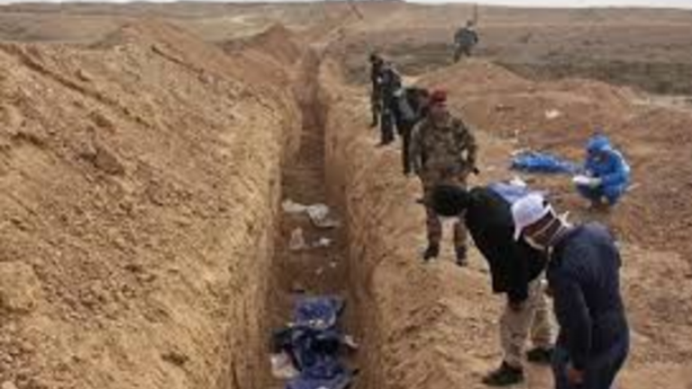 Οι ιρακινές δυνάμεις ανακάλυψαν έναν νέο ομαδικό τάφο, πιθανότατα θυμάτων του Ισλαμικού Κράτους, σε έναν τομέα που ανακατέλαβαν πρόσφατα από τους τζιχαντιστές, κοντά στη Μοσούλη