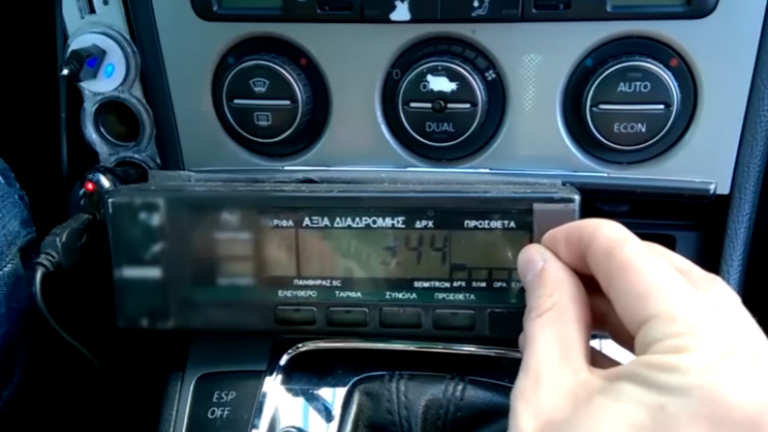 Δείτε πως 13 οδηγοί ΤΑΞΙ έκλεβαν πελάτες και Κράτος με… μαγνήτες! (ΒΙΝΤΕΟ)