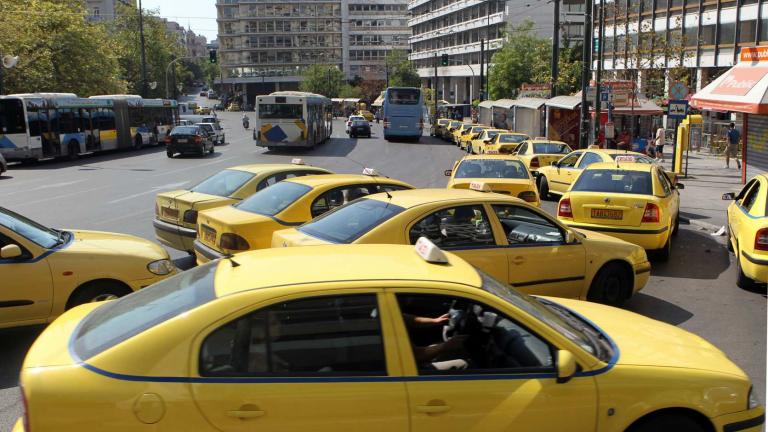Συνεχείς προειδοποιήσεις στους οδηγούς ταξί από τις ραδιοσυχνότητες για τον μανιακό δολοφόνο