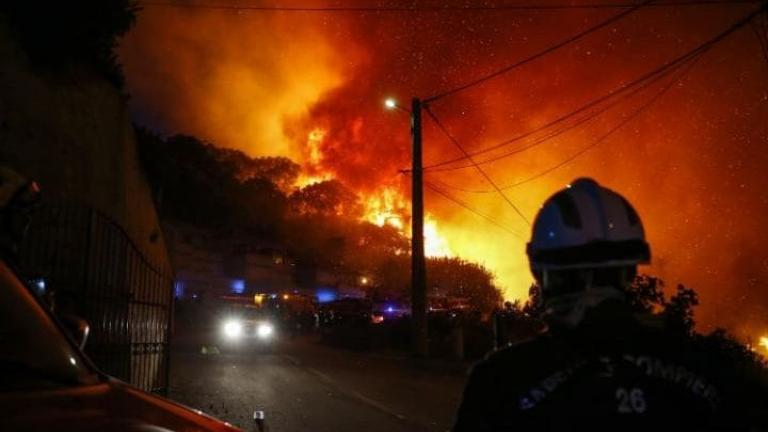 Βοήθεια από την ΕΕ ζητά η Γαλλία-Μαίνονται οι πυρκαγιές σε νότο και Κορσική