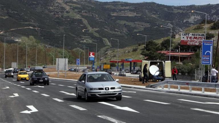 Στην κυκλοφορία παραδόθηκε λίγο μετά τις 19:25 σήμερα, η εθνική οδός στο ύψος της Κοιλάδας των Τεμπών