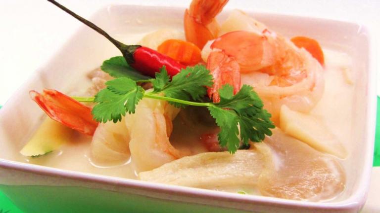 Η νηστίσιμη σούπα tom kha goong από Ταϊλάνδη