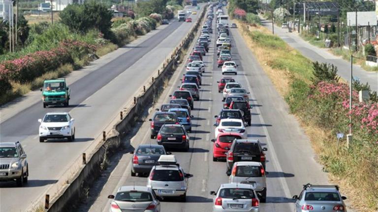 Θεσσαλονίκη: Ουρές χιλιομέτρων στο ύψος του εμπορικού κέντρου Mediterranean Cosmos