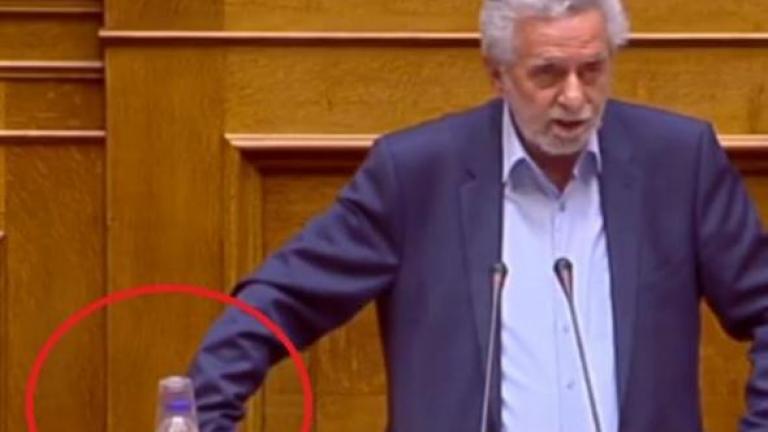 “Καινοτομία” στη Βουλή - Νερό σε πλαστικά ποτήρια!