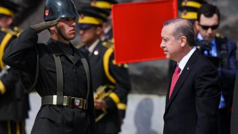 Το φάντασμα του πραξικοπήματος συνεχίζει να στοιχειώνει τον Σουλτάνο: Με το ‘ξήλωμα’ και την αντικατάσταση των αρχηγών και των τριών όπλων του στρατού της Τουρκίας ολοκληρώθηκε η 4ωρη συνεδρίαση του Ανώτατου Στρατιωτικού Συμβουλίου 