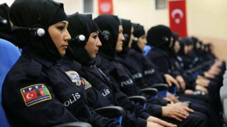 Φόρεσαν μαντήλα οι γυναίκες αστυνομικοί στην Τουρκία! (ΦΩΤΟ)