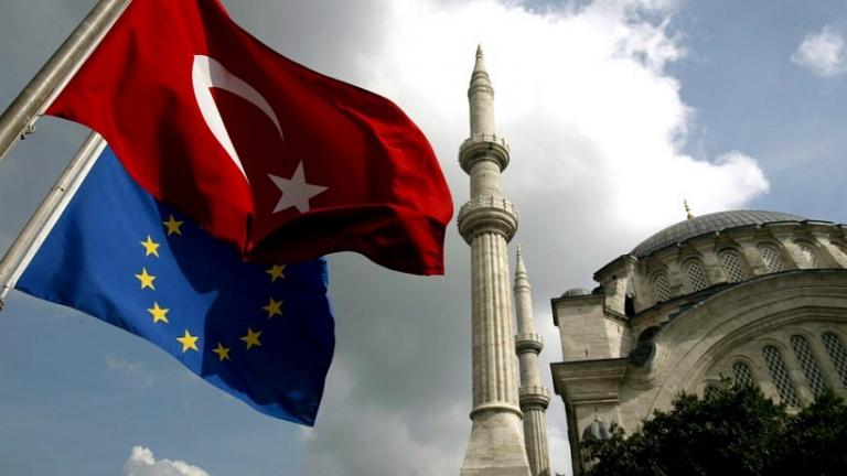 Ευρωπαικό Κοινοβούλιο: Θα ζητήσει την αναστολή των των ενταξιακών διαπραγματεύσεων της Τουρκίας με την ΕΕ, σε περίτπωση αναθεώρησης του Συντάγματος
