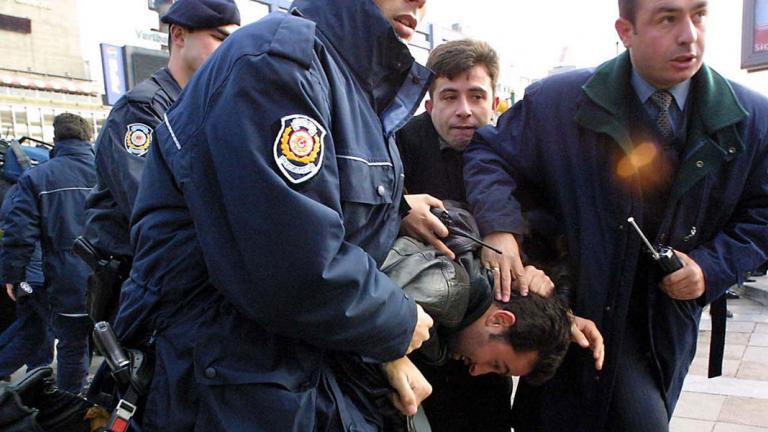 Πραξικόπημα στην Τουρκία – Ραγδαίες εξελίξεις: Συνέλαβαν αξιωματούχο της τουρκικής πρεσβείας στην Αθήνα!
