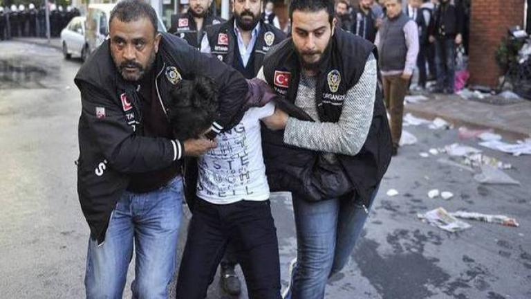 Πραξικόπημα στην Τουρκία: Εντάλματα σύλληψης κατά 47 πρώην εργαζομένων της εφημερίδας Zaman