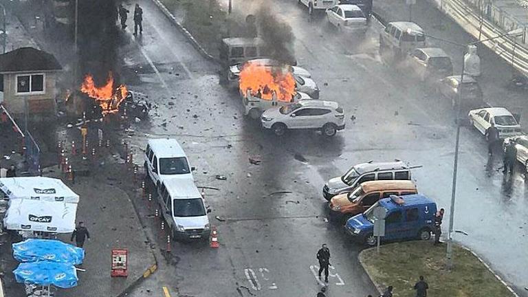 Τουρκία: Οι αρχές έχουν συλλάβει 18 ανθρώπους στο πλαίσιο της έρευνας για τη χθεσινή τροκρατική επίθεση στη Σμύρνη
