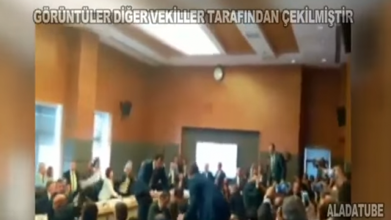 Ξανα-ήρθαν στα χέρια Τούρκοι βουλευτές στην Εθνοσυνέλευση της χώρας τους (VIDEO)