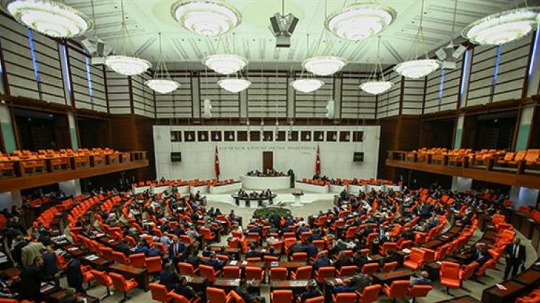 Το κοινοβούλιο της Τουρκίας ενέκρινε και τυπικά την επιβολή κατάστασης εκτάκτου ανάγκης στη χώρα