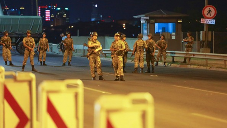 Πραξικόπημα στην Τουρκία: “Καμιά σχέση οι προδότες με την πλειοψηφία των ενόπλων δυνάμεων”