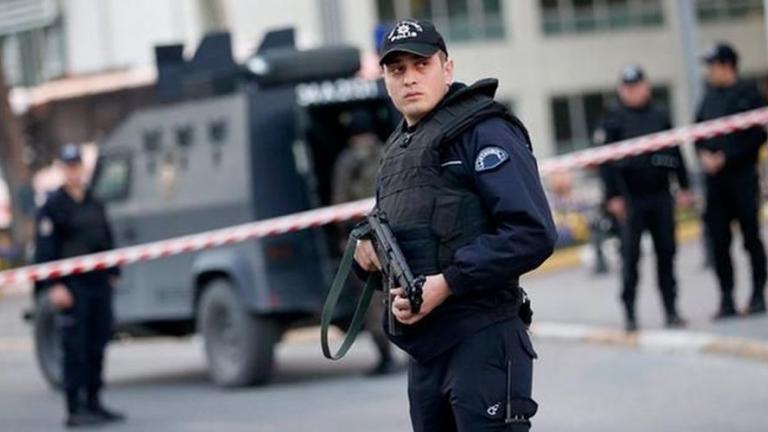 Επιδρομή της τουρκικής Αστυνομίας στο σπίτι υπόπτου για τη σημερινή βομβιστική επίθεση