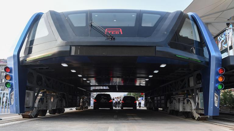 Κίνα: 'Ετοιμο το λεωφορείο που κυκλοφορεί πάνω από τα αυτοκίνητα (ΦΩΤΟ+ΒΙΝΤΕΟ)