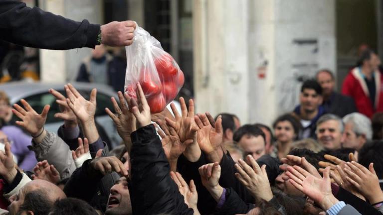 Πεινάνε οι Έλληνες - Αλύπητα χτύπησε η κρίση τα ελληνικά νοικοκυριά τα τελευταία χρόνια