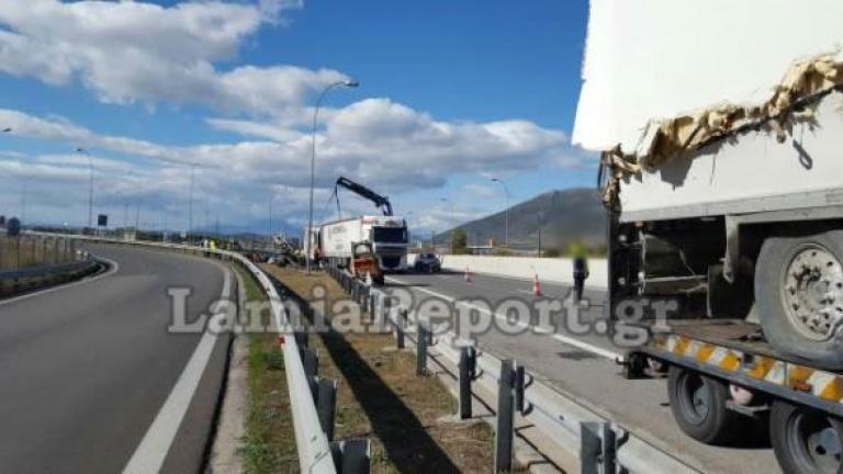 Τροχαίο με νταλίκες στην εθνική οδό Αθηνών-Λαμίας