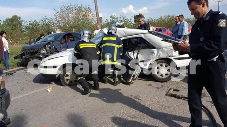  Τραγωδία στη άσφαλτο έξω από την Λάρισα- Ένας νεκρός και 4 τραυματίες σε τροχαίο