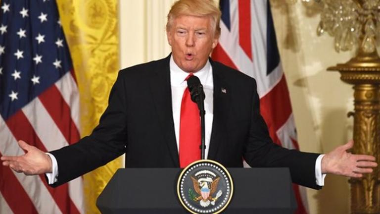 Δεν επετράπη καν να επιβιβαστούν στο αεροπλάνο πέντε άτομα στην Αίγυπτο - Για 120 ημέρες κανένας πρόσφυγας δεν θα φτάσει στη χώρα - Θύελλα αντιδράσεων