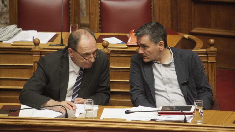 Στις Βρυξέλλες τη Δευτέρα το οικονομικό επιτελείο