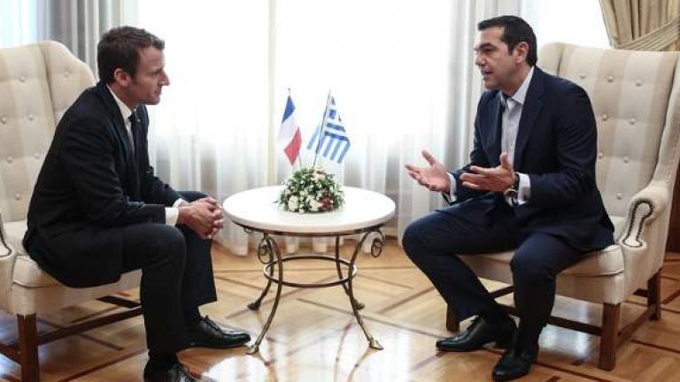 Κοινή συνέντευξη τύπου παραχωρούν αυτή την ώρα ο γάλλος πρόεδρος Εμανουέλ Μακρόν και ο Ελληνας πρωθυπουργός Αλέξης Τσίπρας (LIVE)
