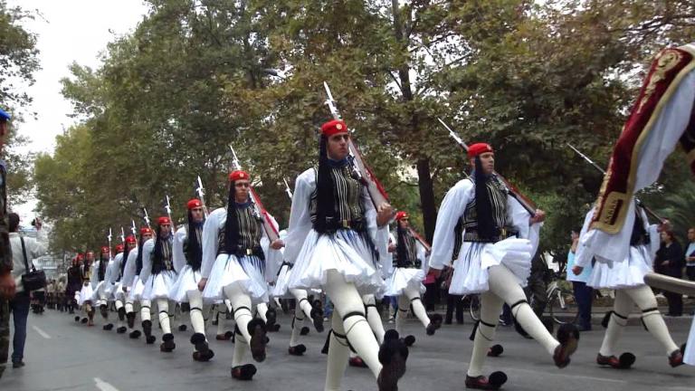 Ψηλά τις σημαίες, τα λάβαρα και τις ιδέες που κληρονομήσαμε