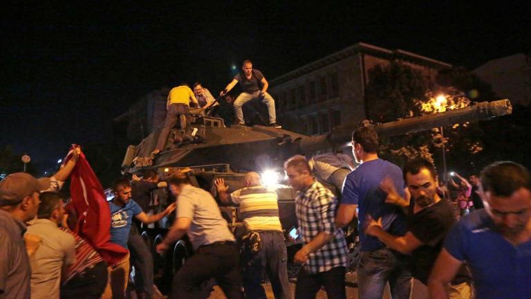 Πραξικόπημα στην Τουρκία: ποιοι και γιατί λένε ότι ήταν στημένο