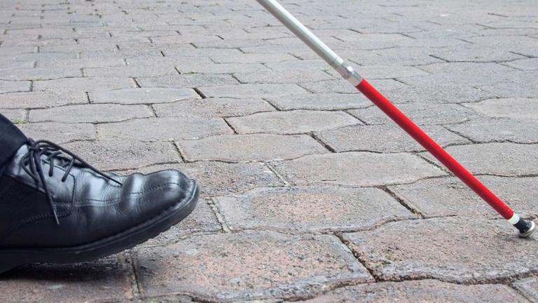 «Έξυπνο» μπαστούνι για τυφλούς από τη Θεσσαλονίκη! (ΦΩΤΟ)